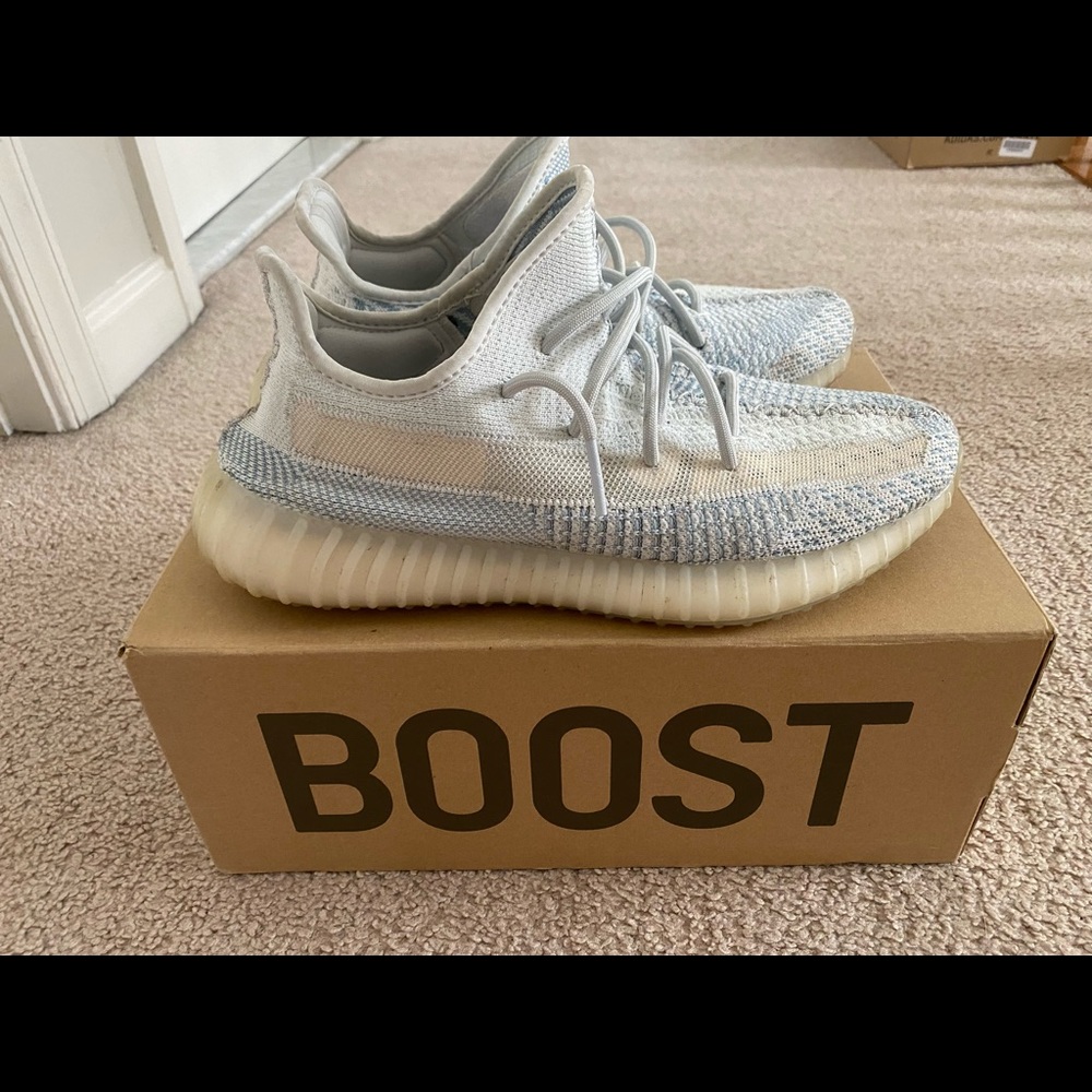 Yeezy 350 V2 cloud white men’s size 10